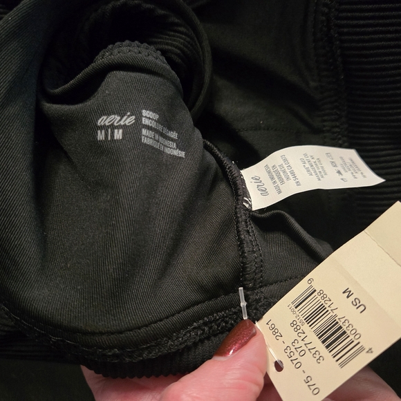 Aerie Ribbed Black Sports Bra - NWT- MED #7 - Picture 4 of 5